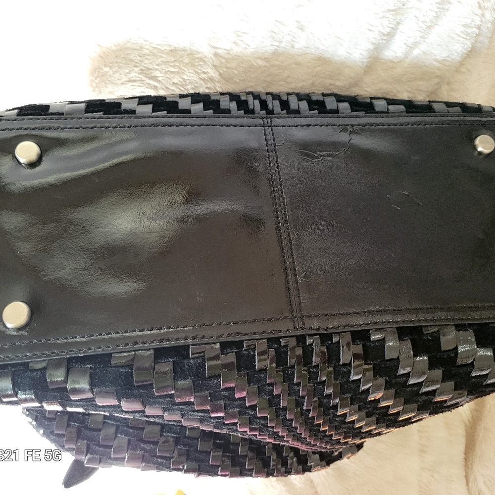 Stylish Cole Haan Unique Black basket weave pocket book. Large in size. - Picture 3 of 4
